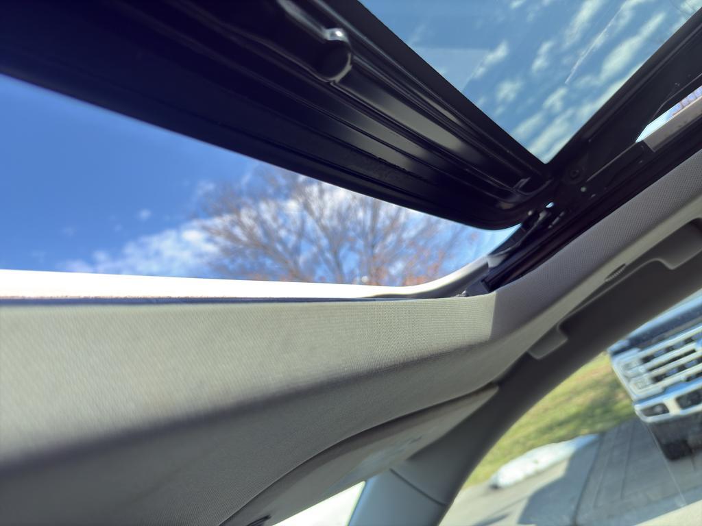 used 2021 Chevrolet Traverse car, priced at $24,000