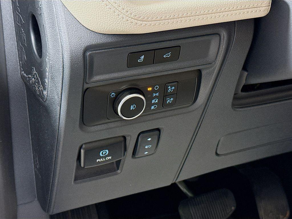 used 2024 Ford Expedition car, priced at $51,000