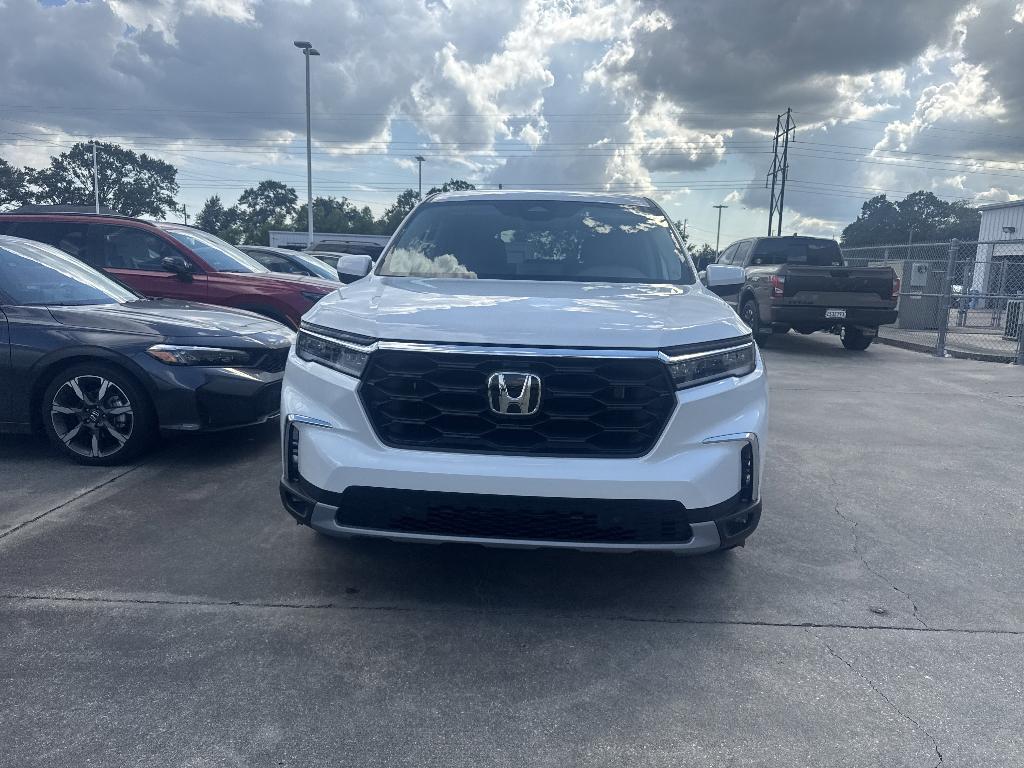 new 2025 Honda Pilot car, priced at $45,242