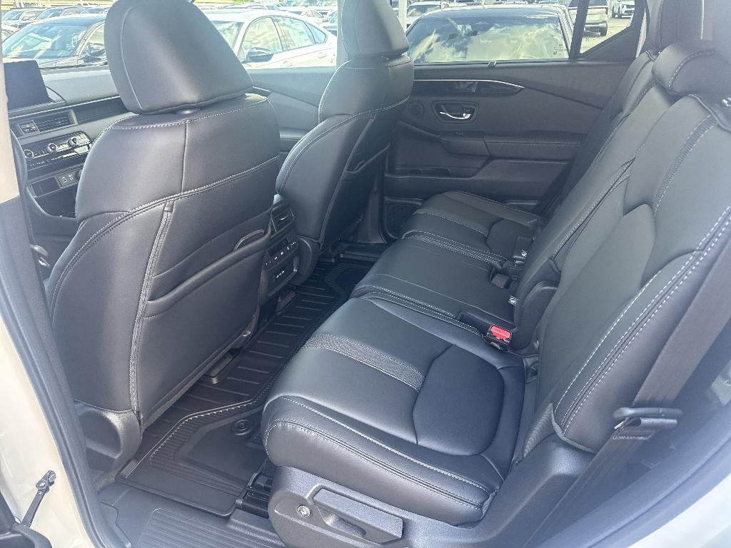 new 2025 Honda Pilot car, priced at $45,242