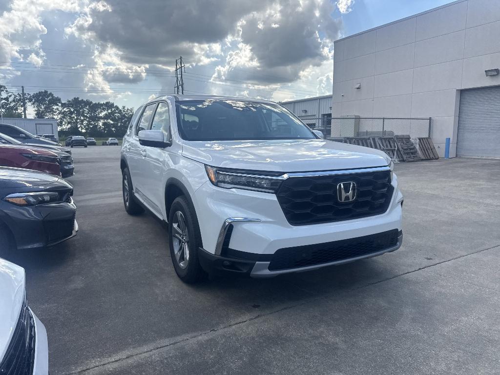 new 2025 Honda Pilot car, priced at $45,242
