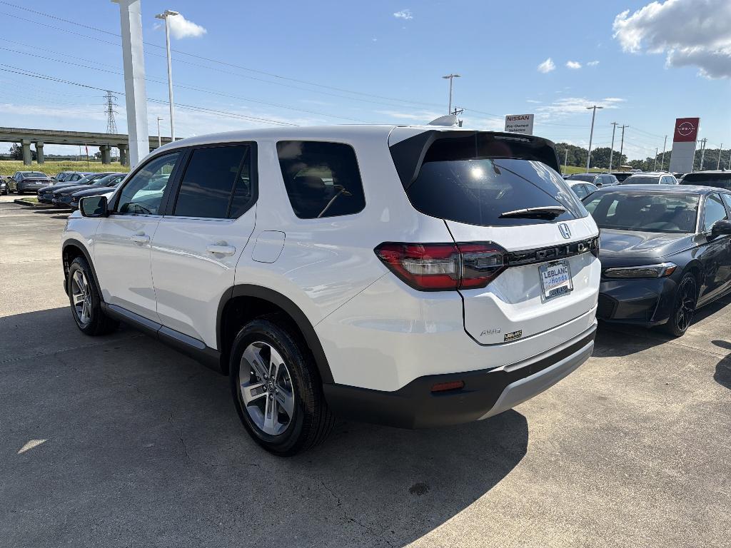 new 2025 Honda Pilot car, priced at $44,695