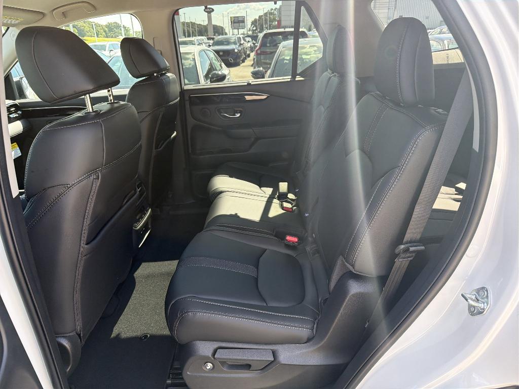 new 2025 Honda Pilot car, priced at $44,695
