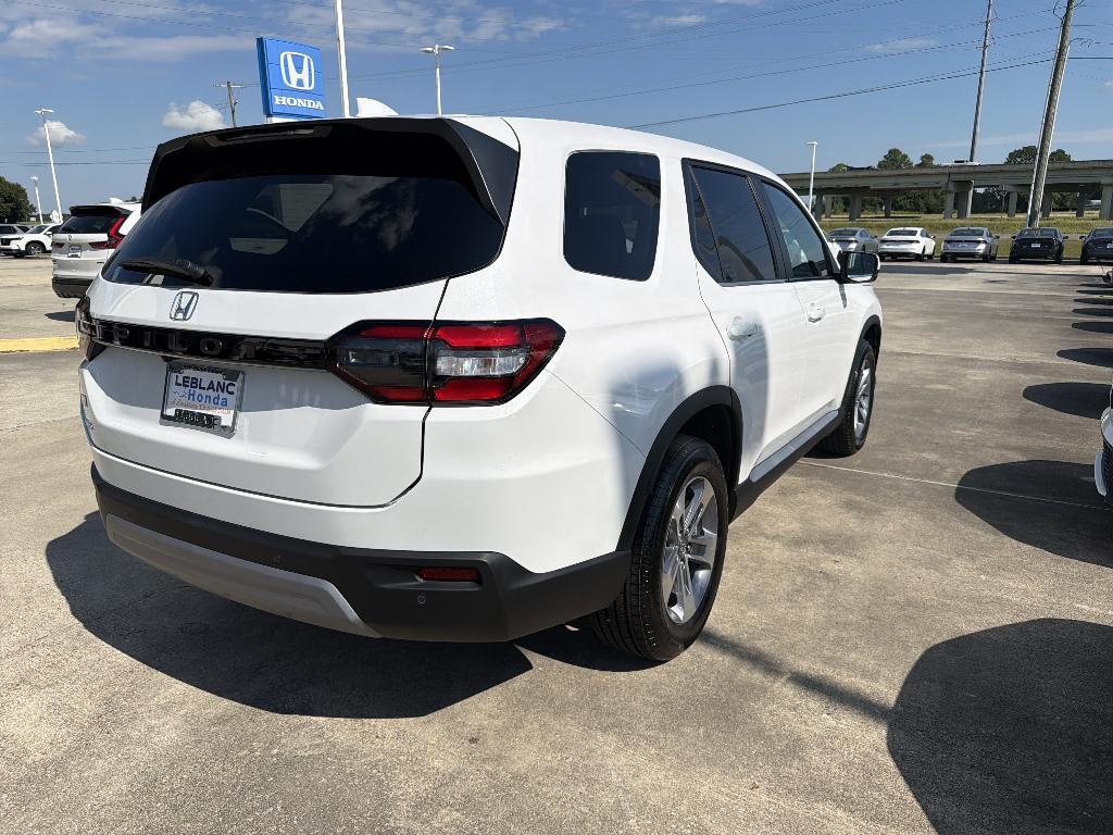 new 2025 Honda Pilot car, priced at $44,695