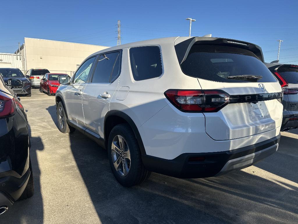 new 2025 Honda Pilot car, priced at $42,725