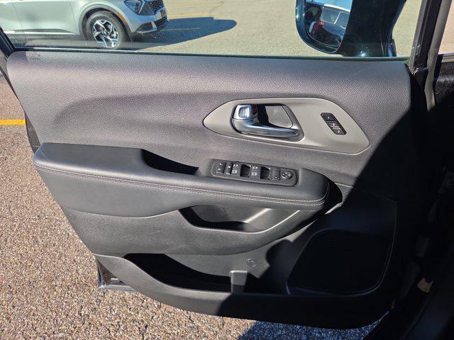 used 2025 Chrysler Pacifica car, priced at $29,542