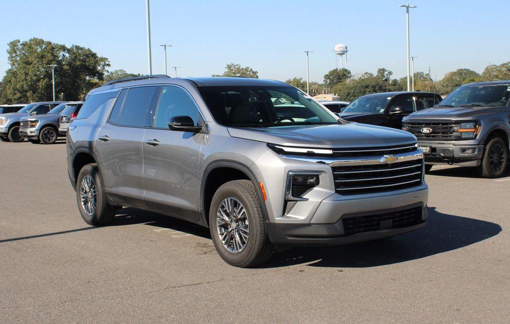 used 2025 Chevrolet Traverse car, priced at $32,997