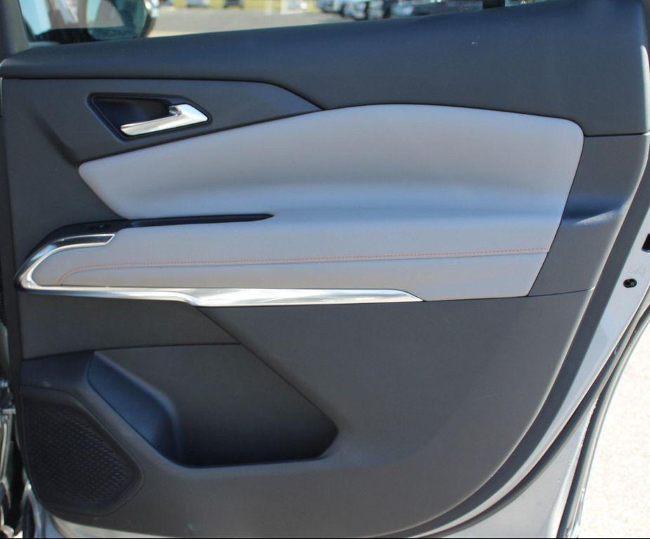 used 2025 Chevrolet Traverse car, priced at $32,997