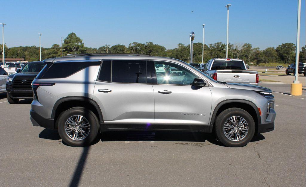 used 2025 Chevrolet Traverse car, priced at $32,997