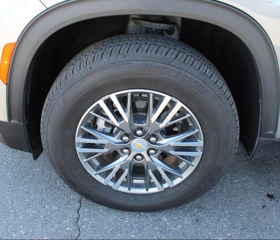 used 2025 Chevrolet Traverse car, priced at $32,997