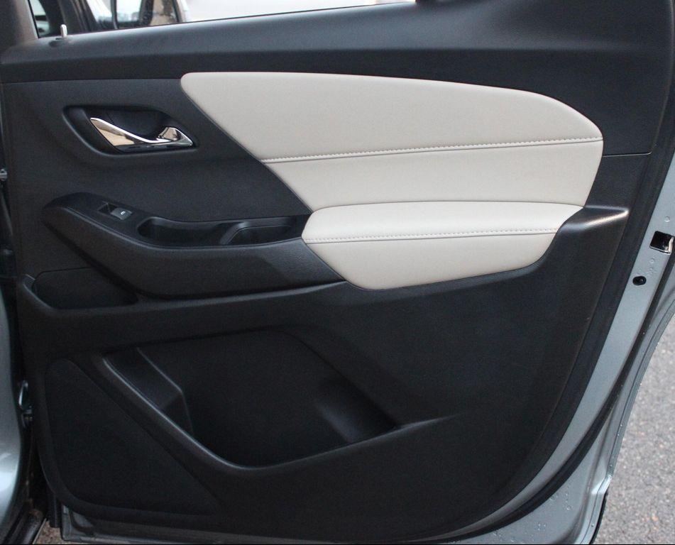 used 2023 Chevrolet Traverse car, priced at $26,597