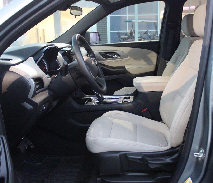 used 2023 Chevrolet Traverse car, priced at $26,597