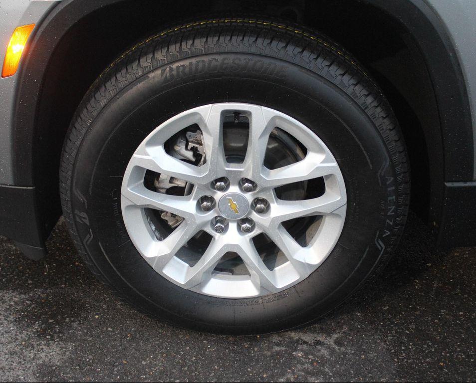 used 2023 Chevrolet Traverse car, priced at $26,597