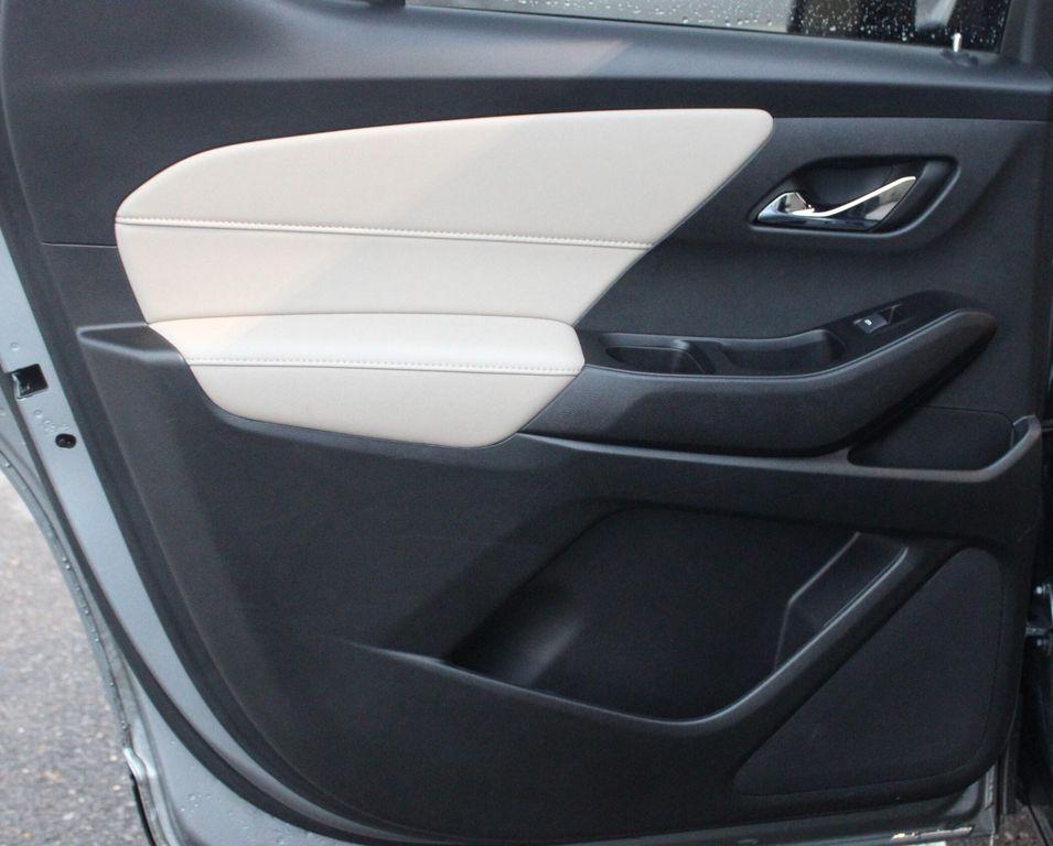 used 2023 Chevrolet Traverse car, priced at $26,597