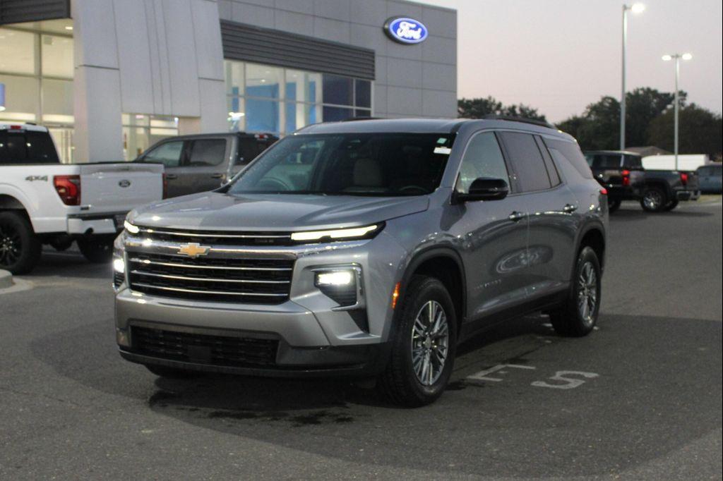 used 2025 Chevrolet Traverse car, priced at $32,597