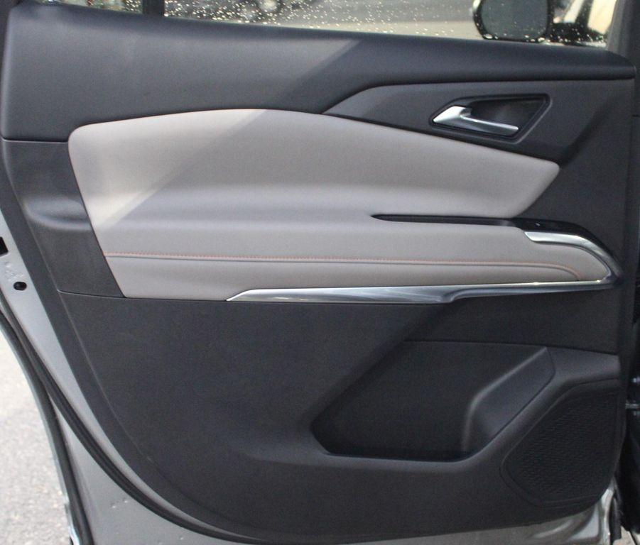 used 2025 Chevrolet Traverse car, priced at $32,597