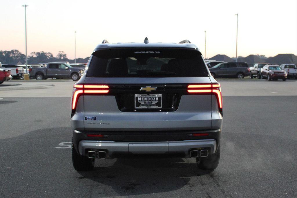 used 2025 Chevrolet Traverse car, priced at $32,597