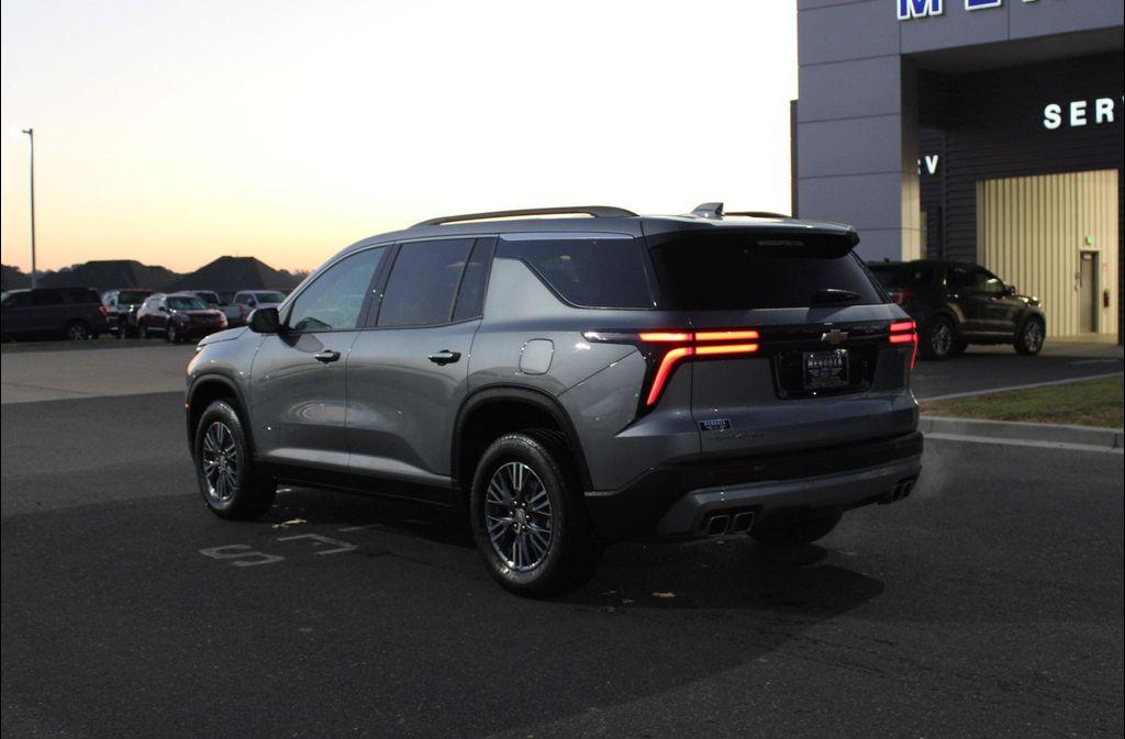 used 2025 Chevrolet Traverse car, priced at $32,597