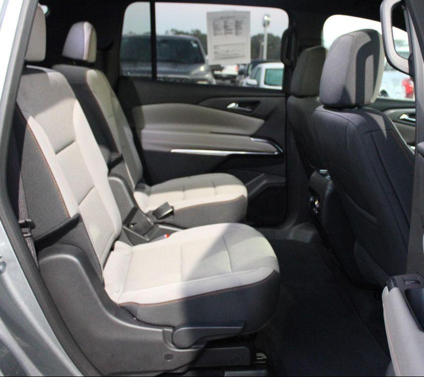 used 2025 Chevrolet Traverse car, priced at $32,597