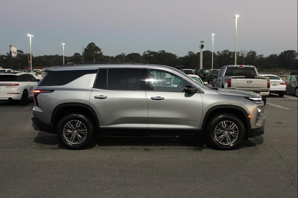 used 2025 Chevrolet Traverse car, priced at $32,597