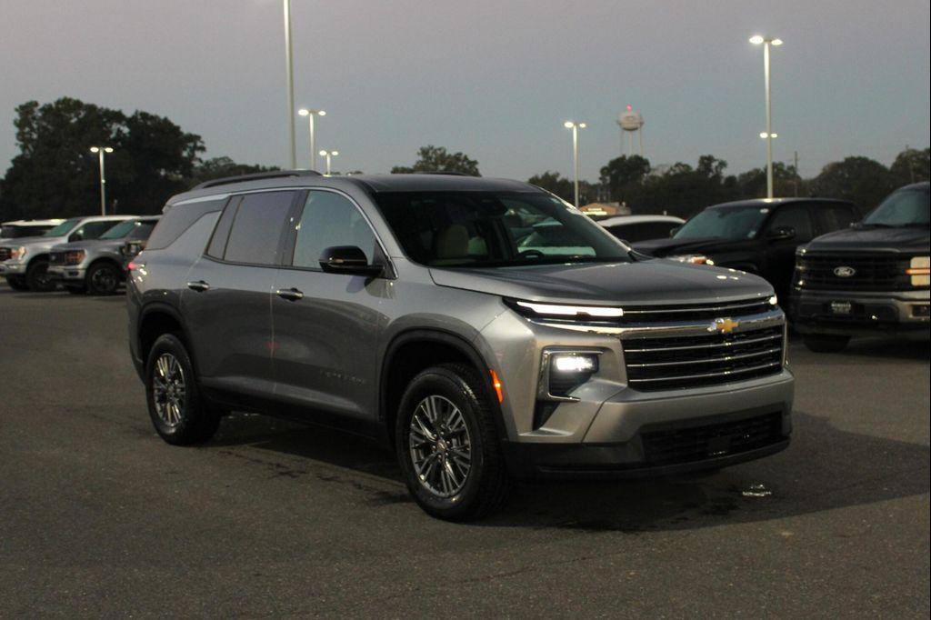 used 2025 Chevrolet Traverse car, priced at $32,597