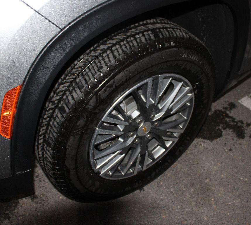 used 2025 Chevrolet Traverse car, priced at $32,597