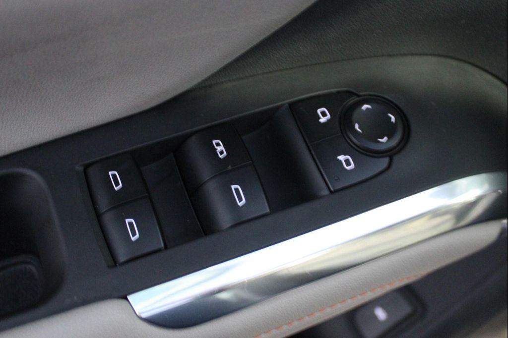 used 2025 Chevrolet Traverse car, priced at $32,597