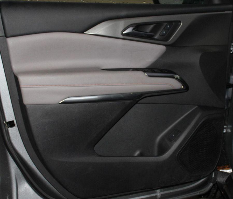 used 2025 Chevrolet Traverse car, priced at $32,597