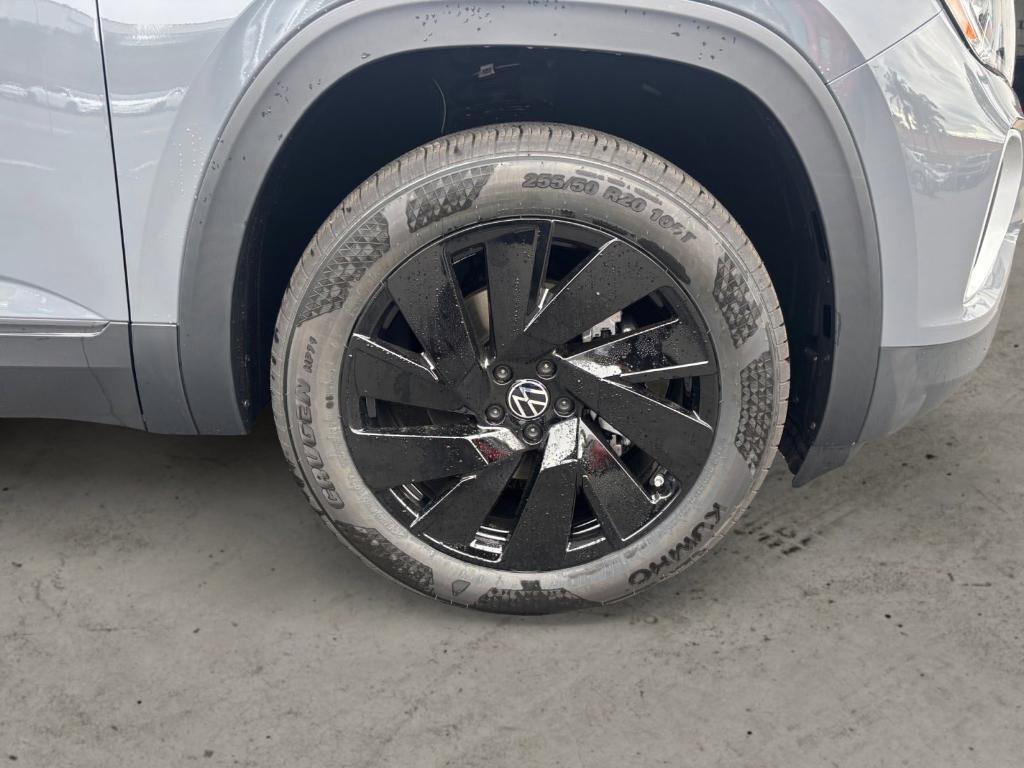 new 2026 Volkswagen Atlas car, priced at $45,728