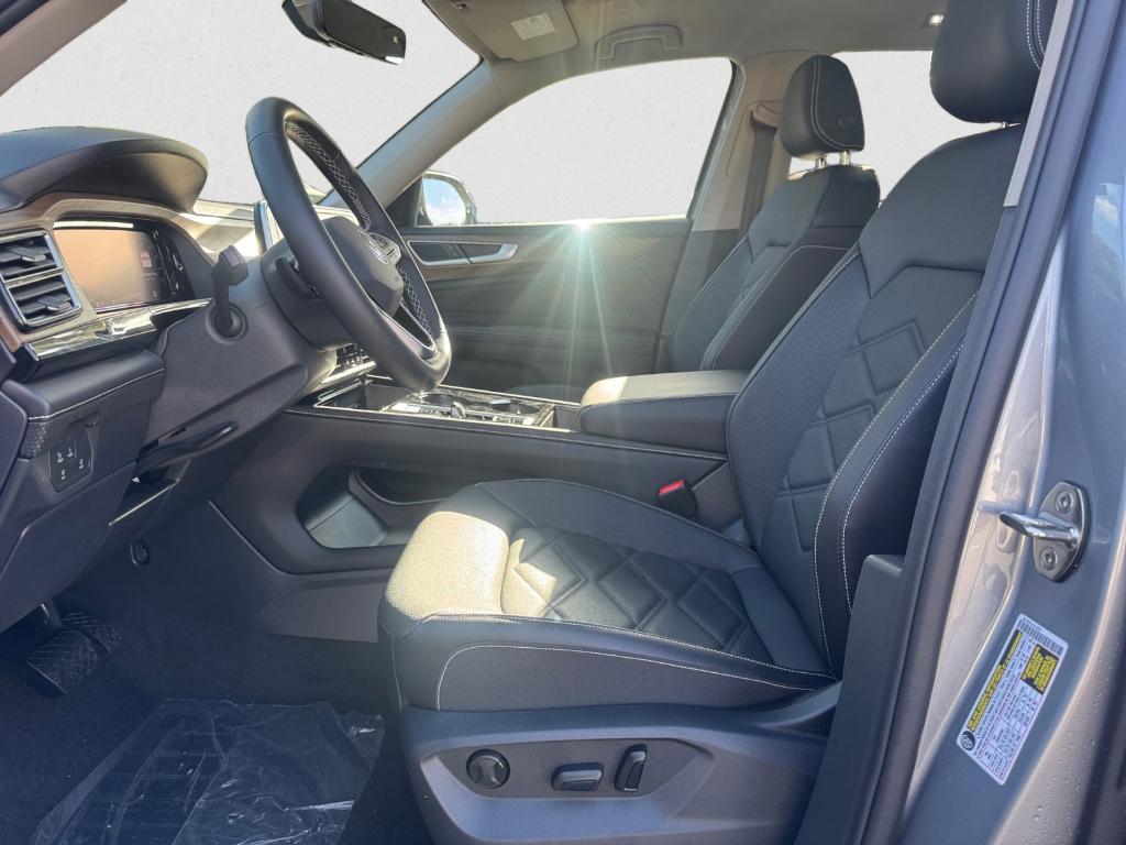 new 2026 Volkswagen Atlas car, priced at $44,541