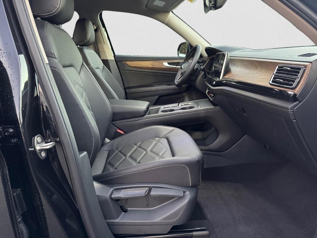 new 2026 Volkswagen Atlas car, priced at $38,260