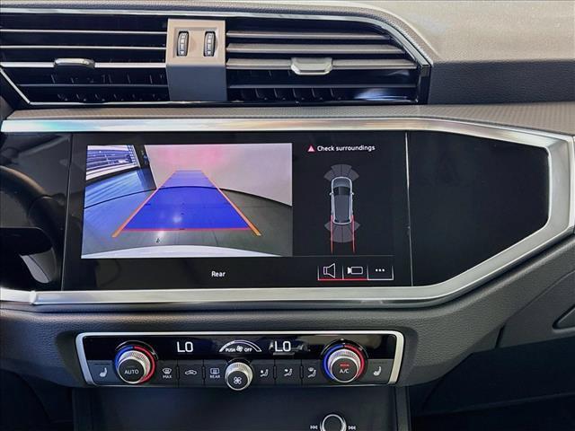 Audi Q3 view 14