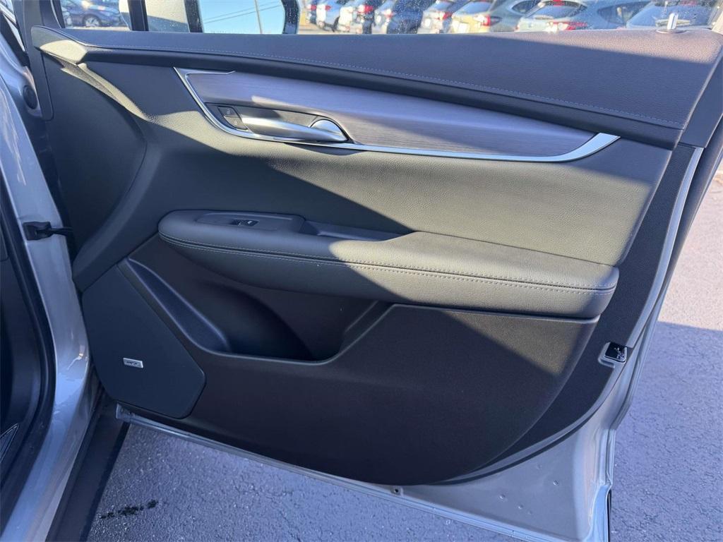 new 2026 Cadillac XT5 car, priced at $46,585