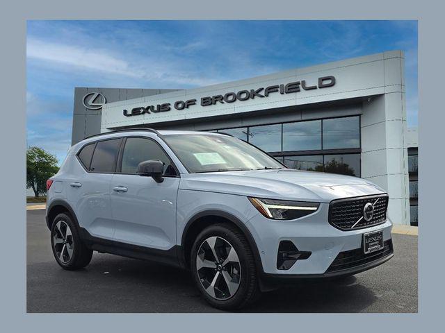 used 2025 Volvo XC40 car, priced at $31,498
