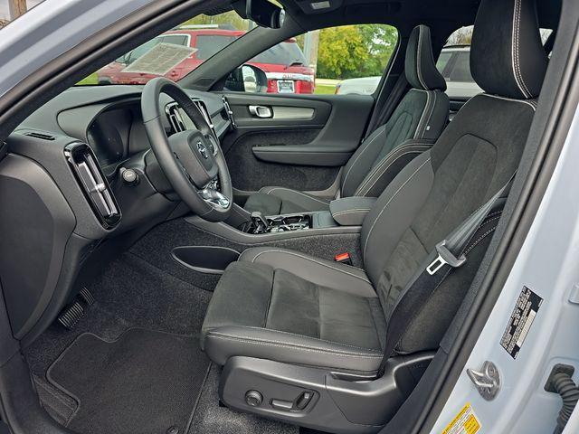 used 2025 Volvo XC40 car, priced at $31,498