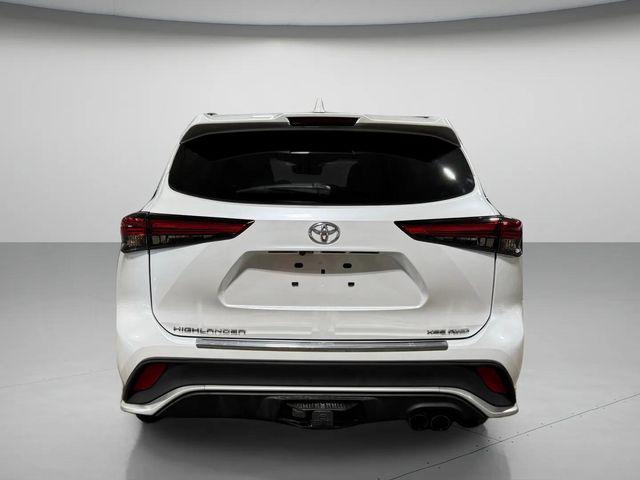 used 2022 Toyota Highlander car, priced at $31,998