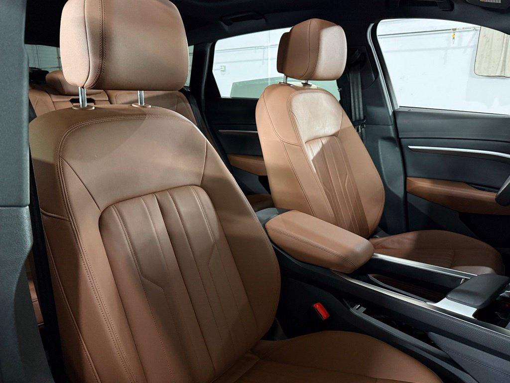 Audi e-tron view 30
