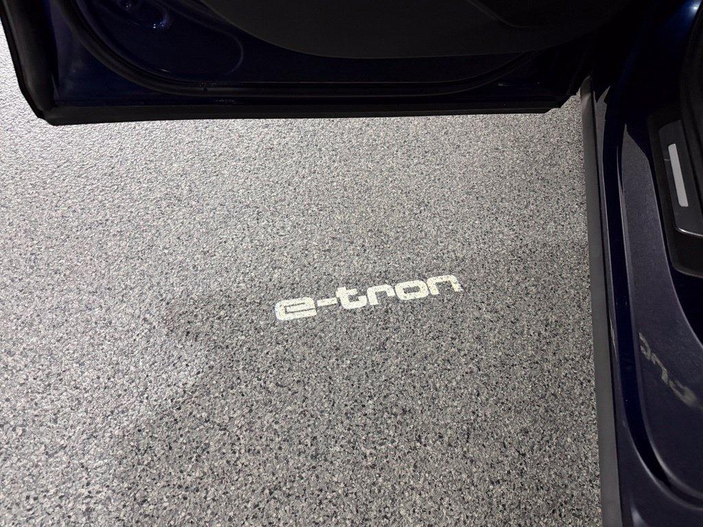 Audi e-tron view 26