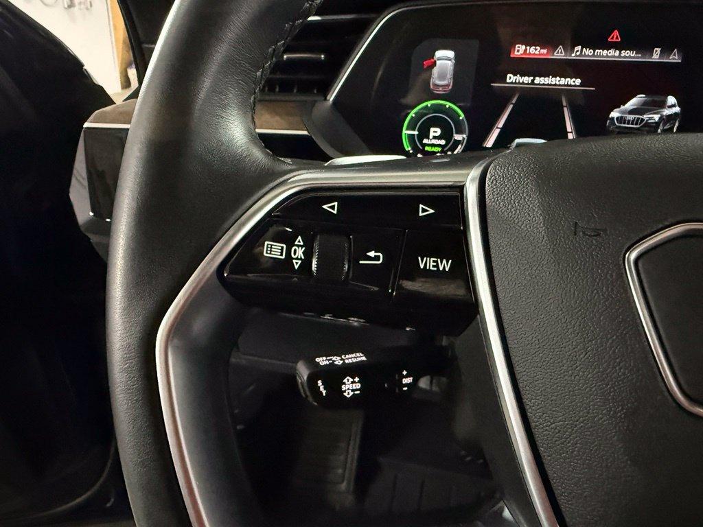 Audi e-tron view 36