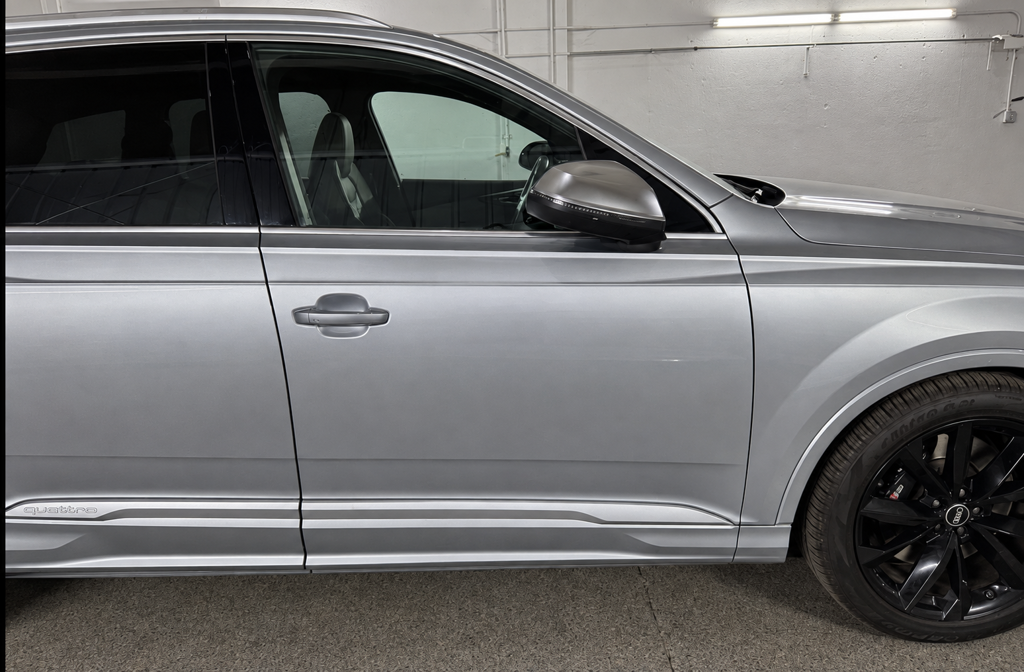 Audi SQ7 view 7