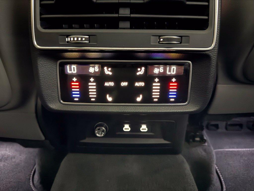 Audi SQ7 view 22