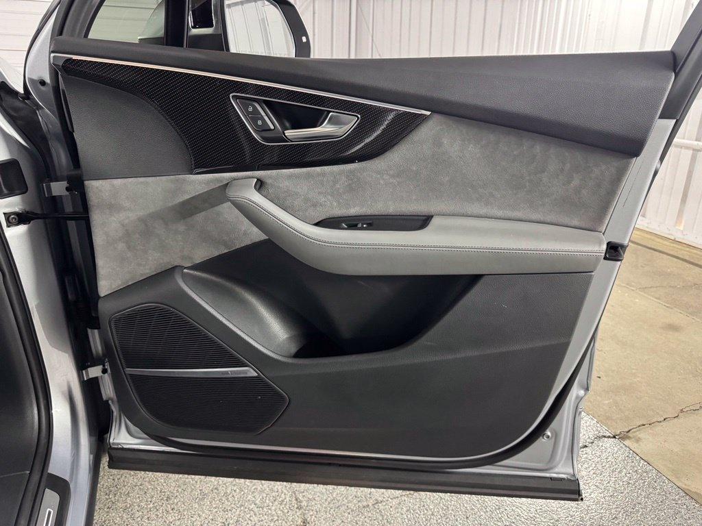 Audi SQ7 view 46