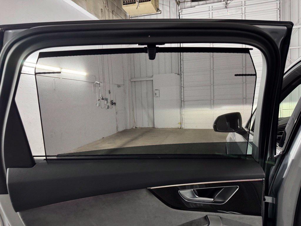 Audi SQ7 view 41