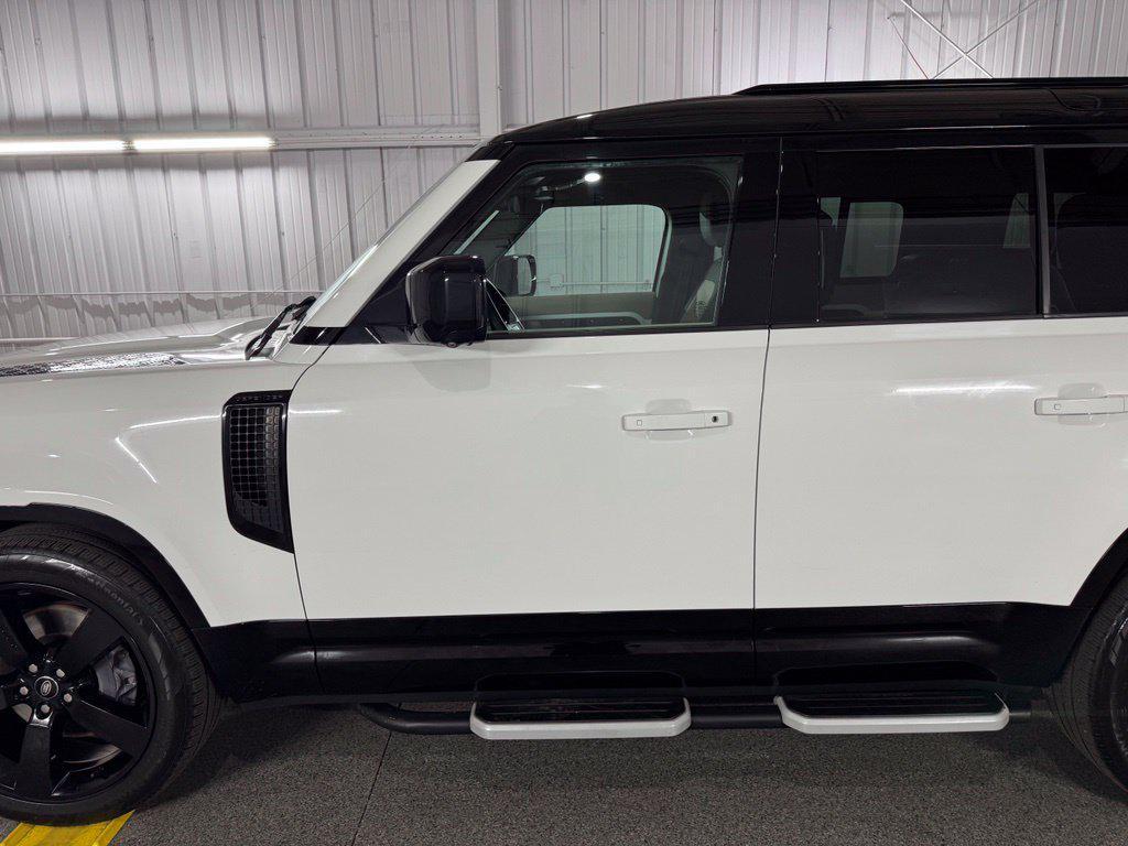 Land Rover Defender view 19