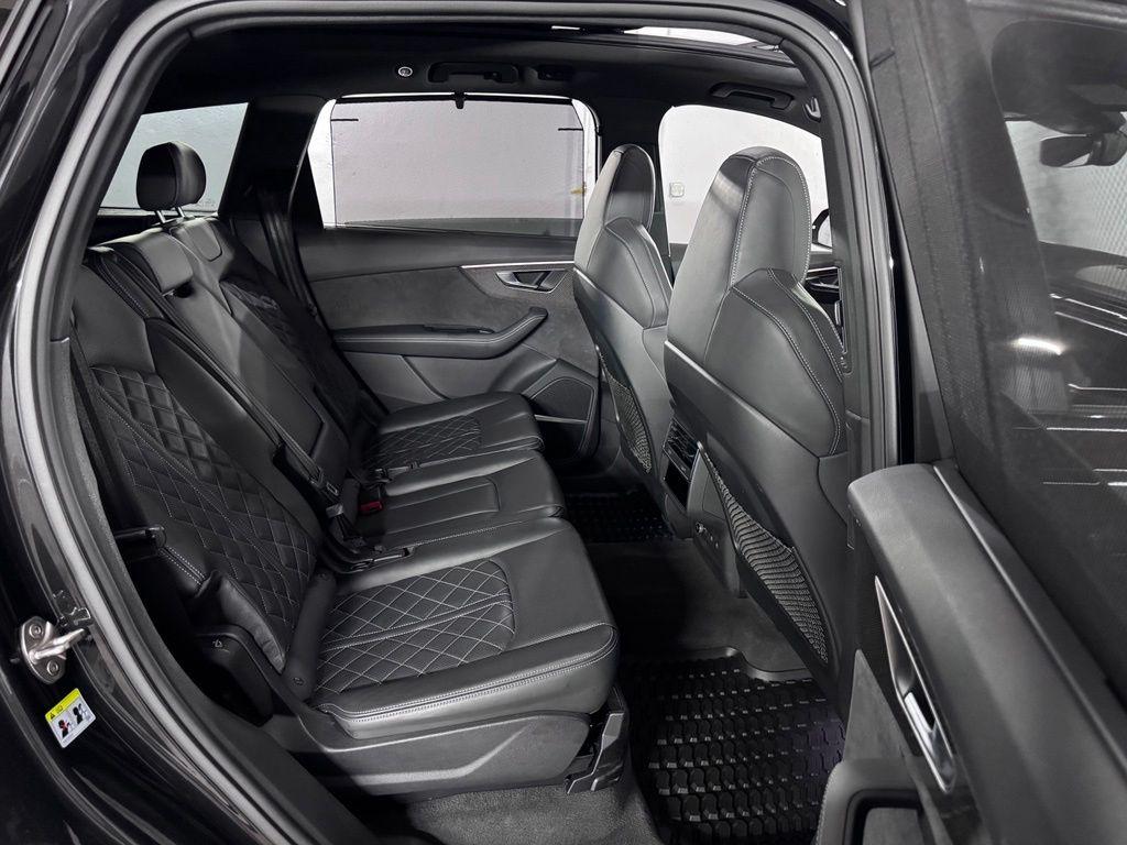 Audi SQ7 view 46