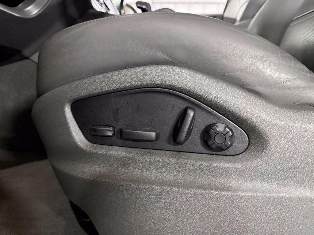 used 2022 Porsche Cayenne car, priced at $77,990