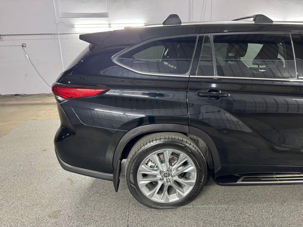 used 2020 Toyota Highlander car, priced at $35,000