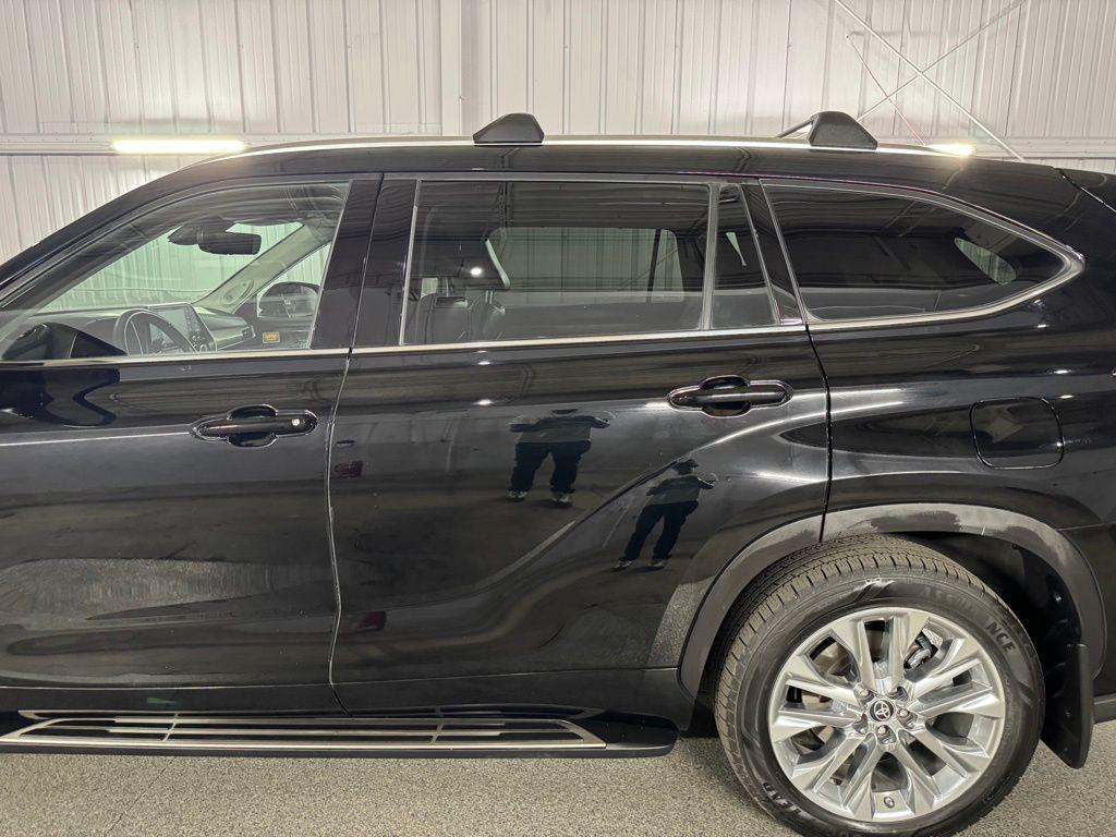used 2020 Toyota Highlander car, priced at $35,000