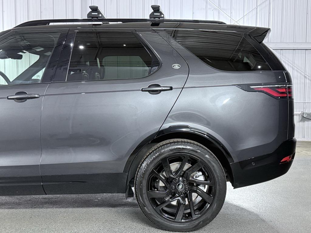 used 2022 Land Rover Discovery car, priced at $39,900