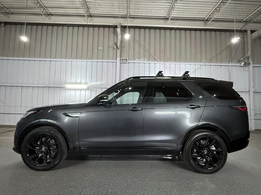 used 2022 Land Rover Discovery car, priced at $39,900